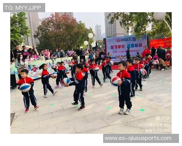 徐州足球宝贝闪耀赛场魅力四射展现青春活力与运动激情 徐州足球宝贝闪耀赛场魅力四射展现青春活力与运动激情