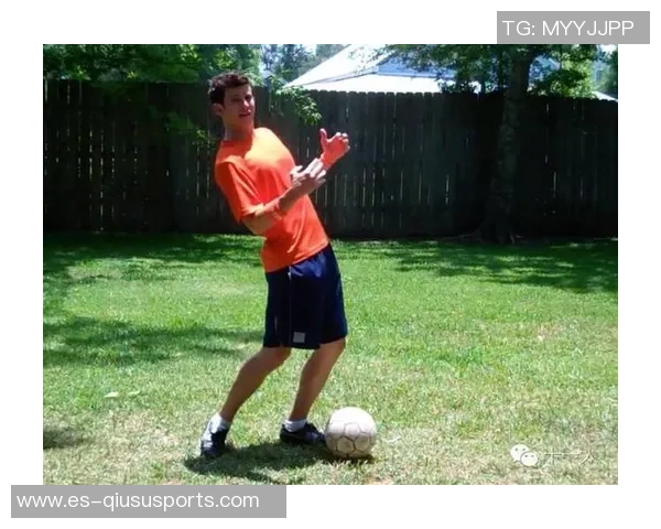 掌握足球踩球动作的技巧与训练方法提升你的球技与比赛表现 掌握足球踩球动作的技巧与训练方法提升你的球技与比赛表现